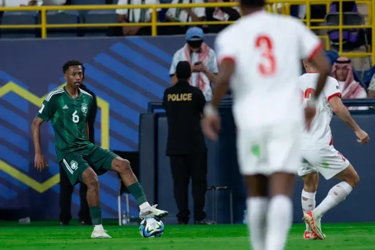 الهزيمة الأولى في تصفيات كأس العالم 2026: السعودية تخسر أمام الأردن